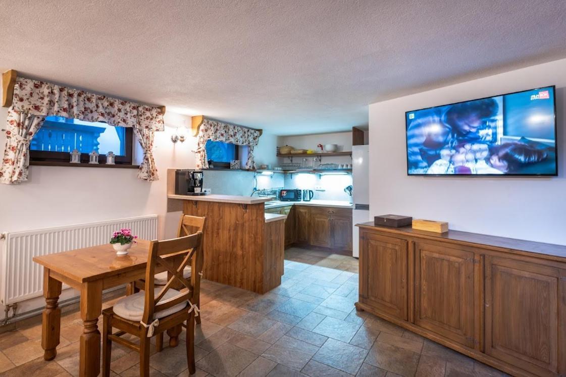 Apartmanovy Dom Vila Maros Pavčina Lehota Exterior foto